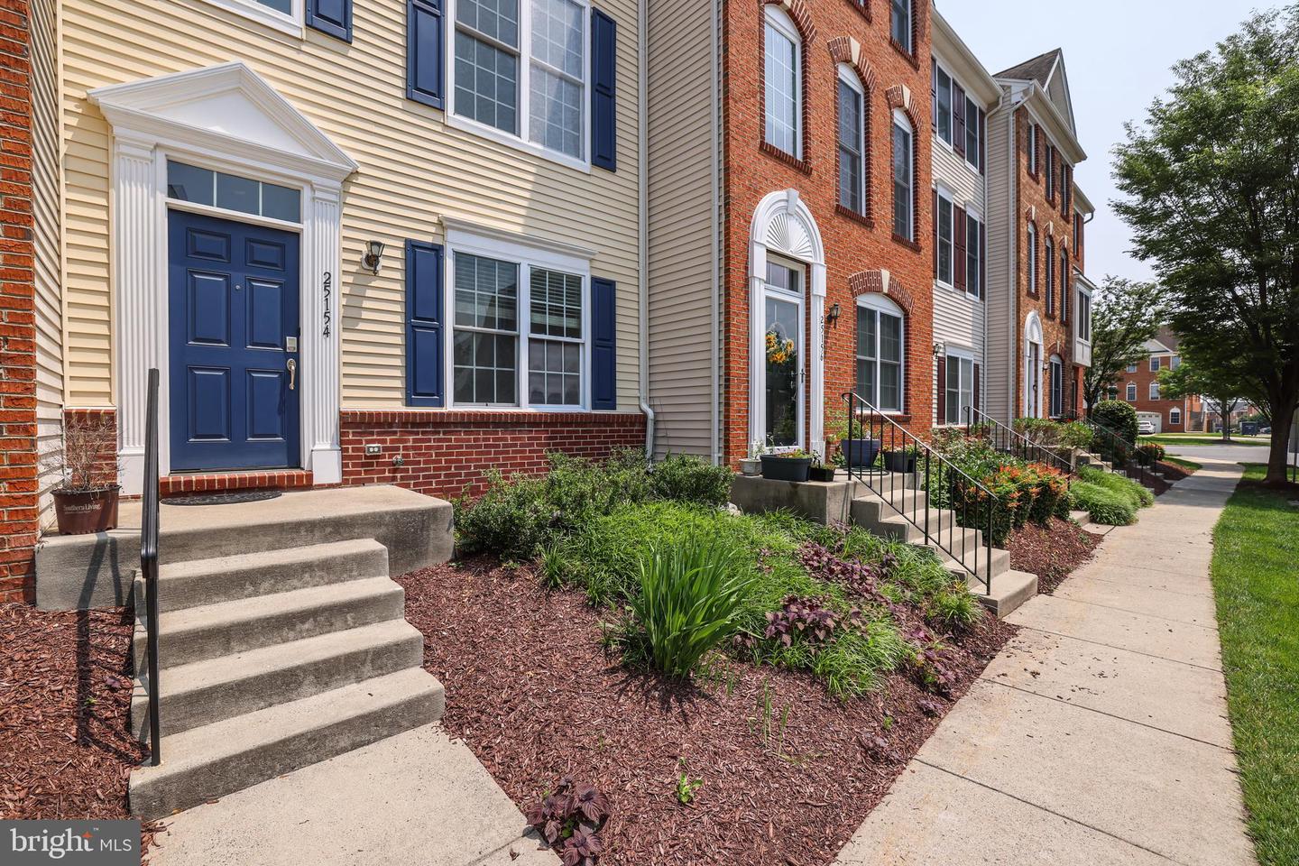 25154 MONTEITH TER, CHANTILLY, Virginia 20152, 3 Bedrooms Bedrooms, ,3 BathroomsBathrooms,Residential,For sale,25154 MONTEITH TER,VALO2099934 MLS # VALO2099934