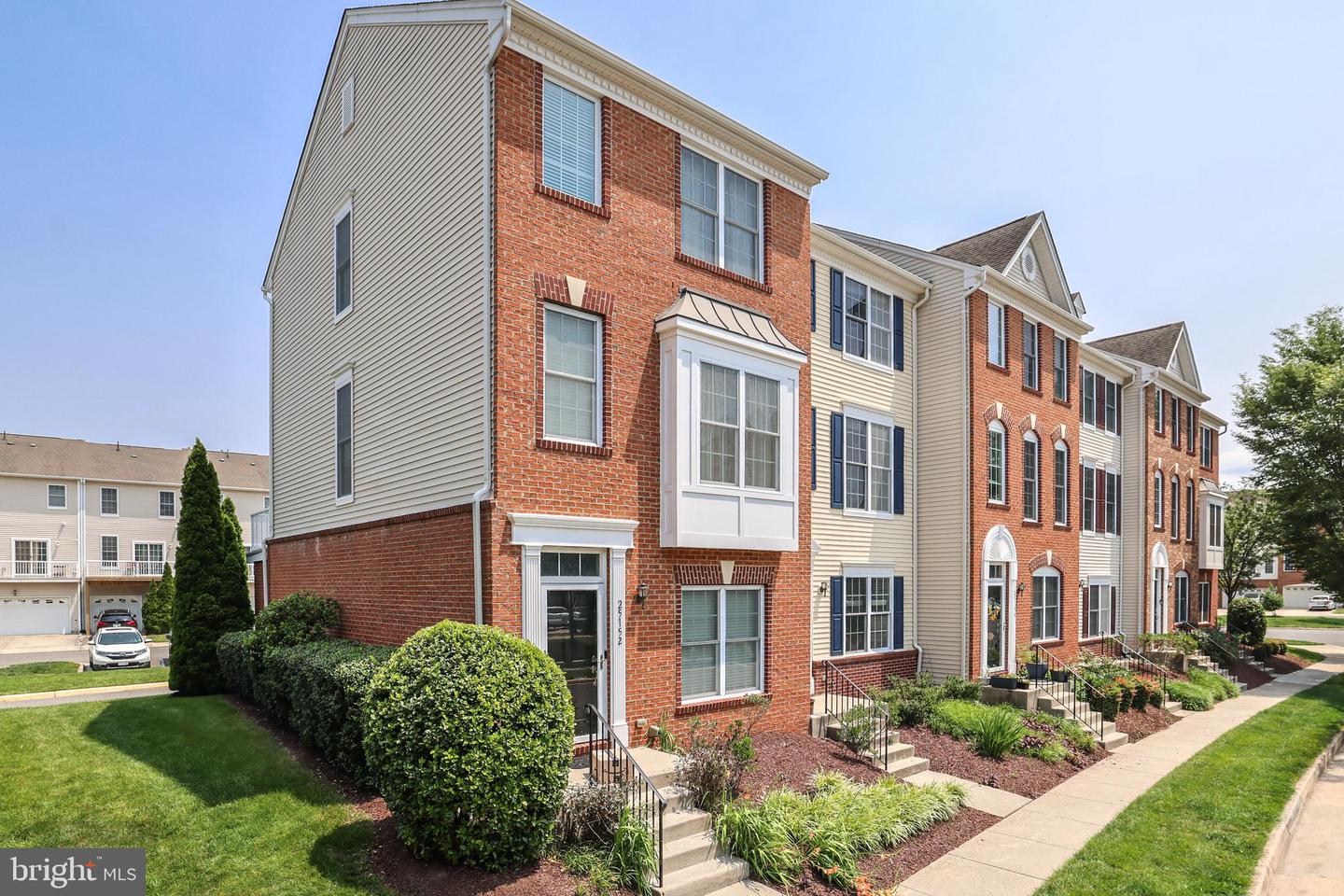 25154 MONTEITH TER, CHANTILLY, Virginia 20152, 3 Bedrooms Bedrooms, ,3 BathroomsBathrooms,Residential,For sale,25154 MONTEITH TER,VALO2099934 MLS # VALO2099934
