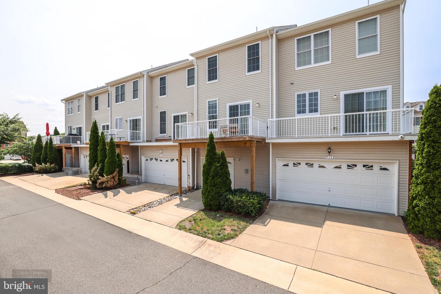 25154 MONTEITH TER, CHANTILLY, Virginia 20152, 3 Bedrooms Bedrooms, ,3 BathroomsBathrooms,Residential,For sale,25154 MONTEITH TER,VALO2099934 MLS # VALO2099934