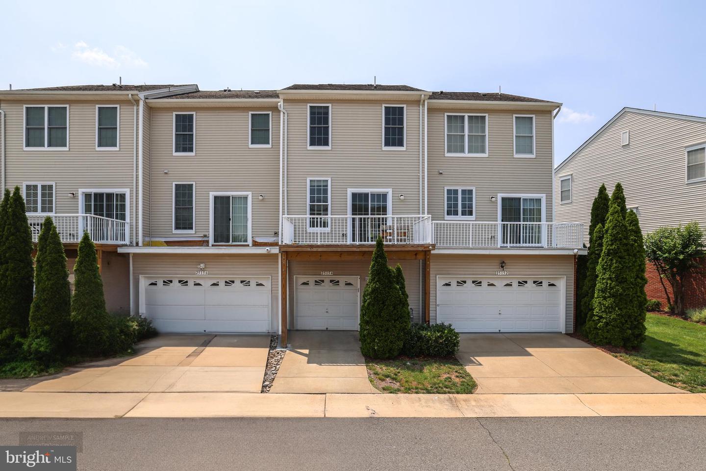25154 MONTEITH TER, CHANTILLY, Virginia 20152, 3 Bedrooms Bedrooms, ,3 BathroomsBathrooms,Residential,For sale,25154 MONTEITH TER,VALO2099934 MLS # VALO2099934