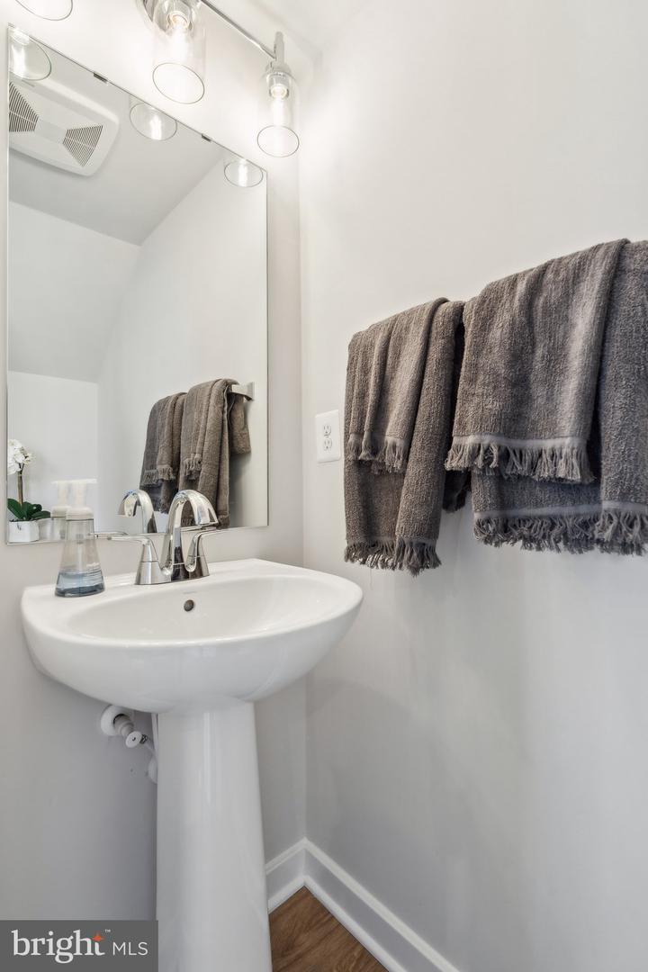 2017 ABBOCCATO TER SE, LEESBURG, Virginia 20175, 2 Bedrooms Bedrooms, ,2 BathroomsBathrooms,Residential,For sale,2017 ABBOCCATO TER SE,VALO2099944 MLS # VALO2099944