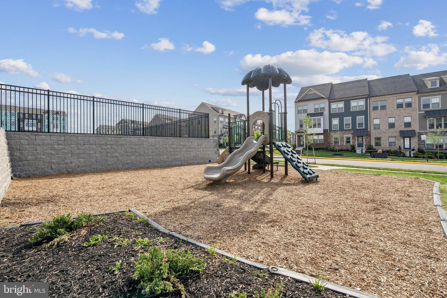 2017 ABBOCCATO TER SE, LEESBURG, Virginia 20175, 2 Bedrooms Bedrooms, ,2 BathroomsBathrooms,Residential,For sale,2017 ABBOCCATO TER SE,VALO2099944 MLS # VALO2099944