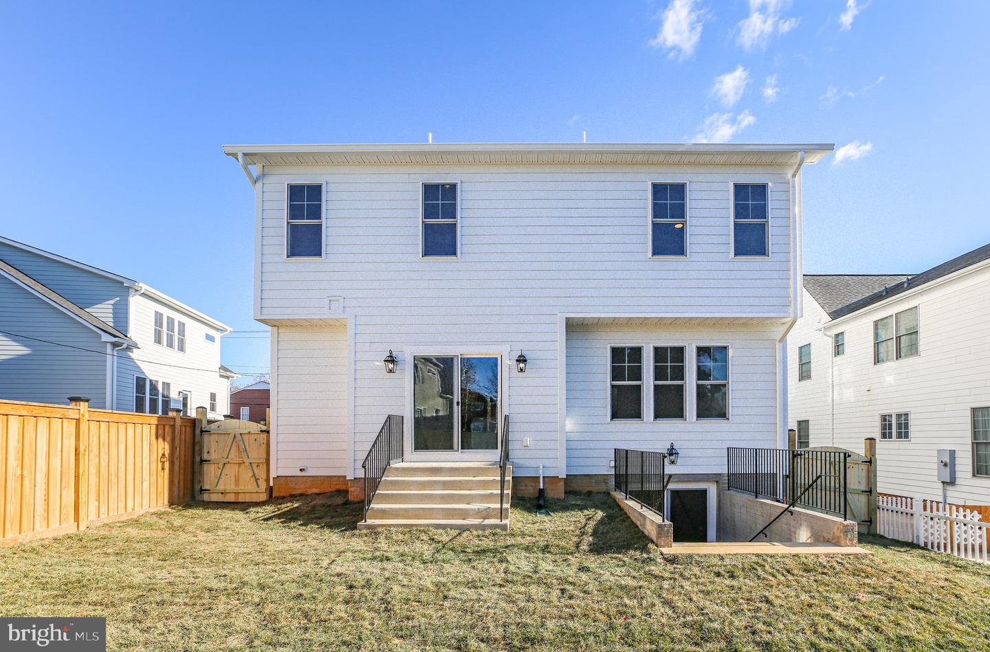 822 MONCURE ST, FREDERICKSBURG, Virginia 22401, 4 Bedrooms Bedrooms, ,3 BathroomsBathrooms,Residential,For sale,822 MONCURE ST,VAFB2008464 MLS # VAFB2008464