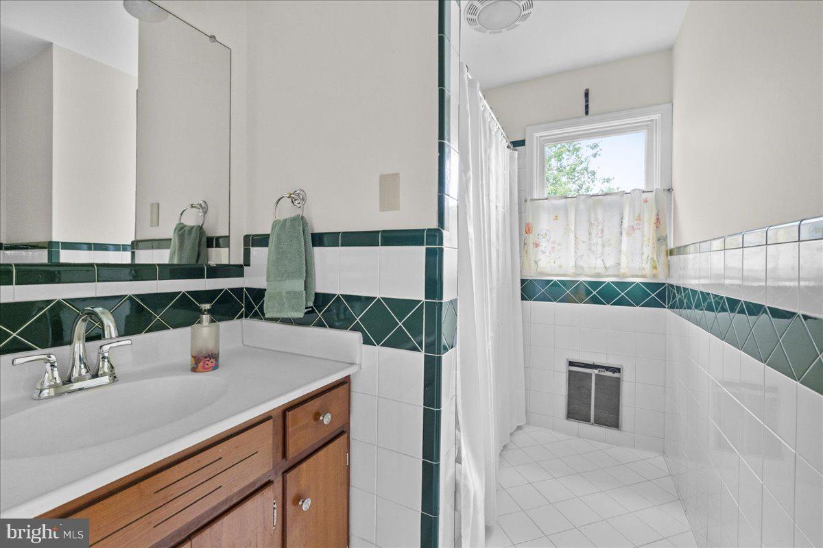 331 RIDGE AVE, WINCHESTER, Virginia 22601, 4 Bedrooms Bedrooms, ,3 BathroomsBathrooms,Residential,For sale,331 RIDGE AVE,VAWI2007374 MLS # VAWI2007374