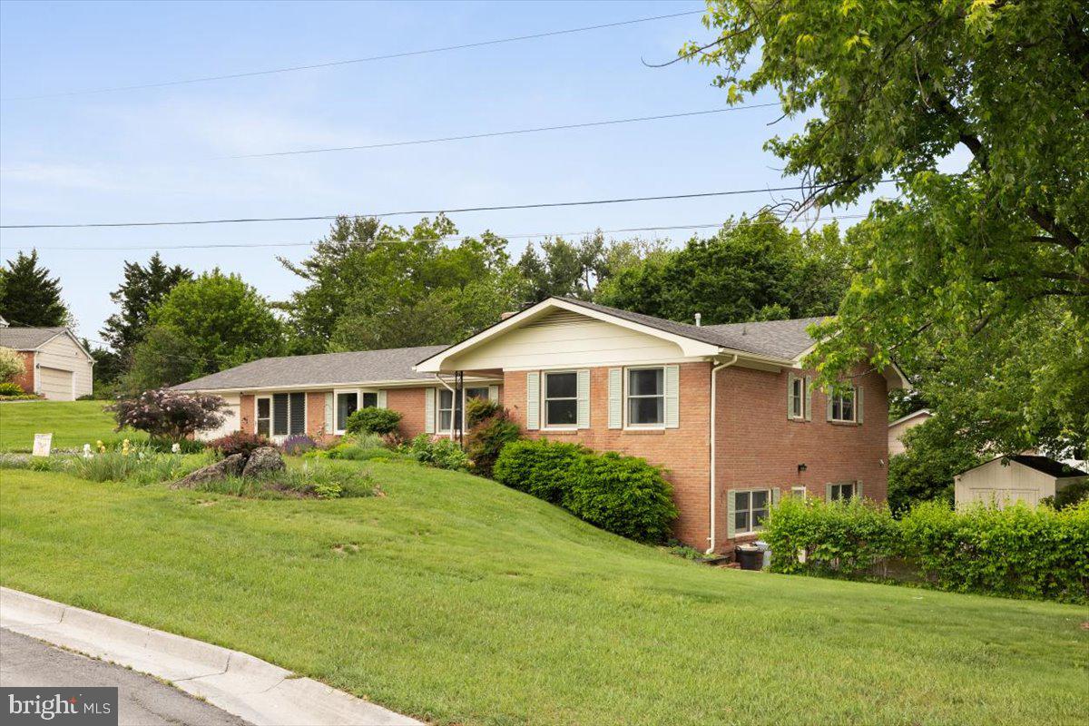 331 RIDGE AVE, WINCHESTER, Virginia 22601, 4 Bedrooms Bedrooms, ,3 BathroomsBathrooms,Residential,For sale,331 RIDGE AVE,VAWI2007374 MLS # VAWI2007374