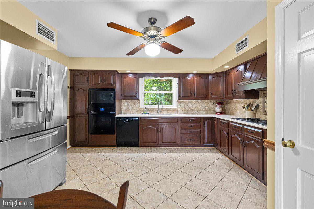 331 RIDGE AVE, WINCHESTER, Virginia 22601, 4 Bedrooms Bedrooms, ,3 BathroomsBathrooms,Residential,For sale,331 RIDGE AVE,VAWI2007374 MLS # VAWI2007374