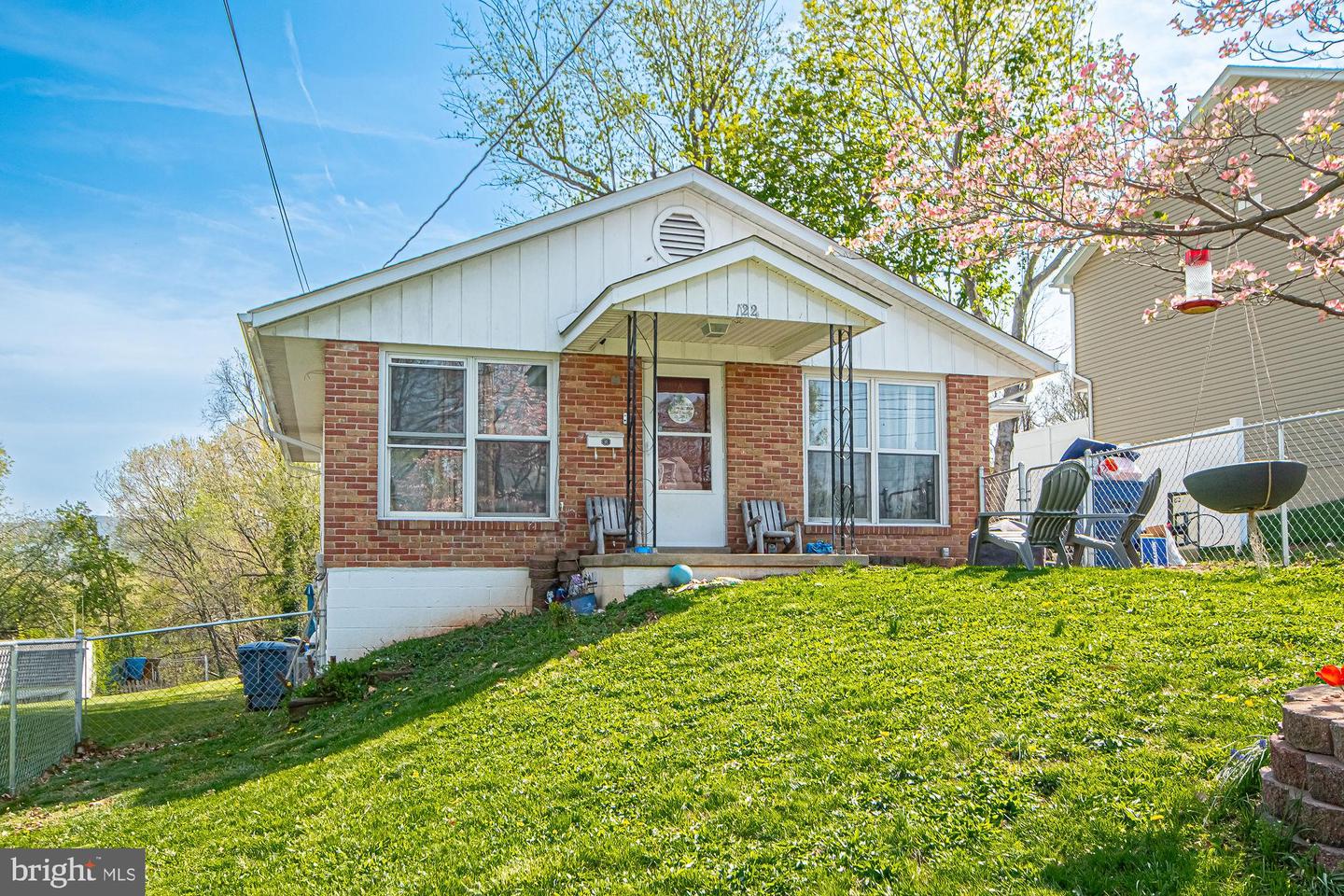 122 W 9TH ST, FRONT ROYAL, Virginia 22630, 3 Bedrooms Bedrooms, ,1 BathroomBathrooms,Residential,For sale,122 W 9TH ST,VAWR2010762 MLS # VAWR2010762