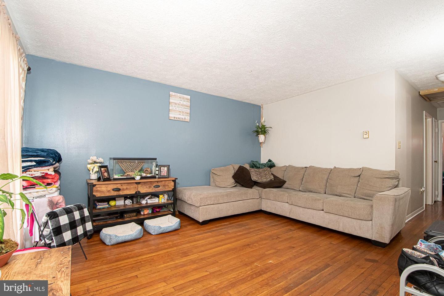 122 W 9TH ST, FRONT ROYAL, Virginia 22630, 3 Bedrooms Bedrooms, ,1 BathroomBathrooms,Residential,For sale,122 W 9TH ST,VAWR2010762 MLS # VAWR2010762