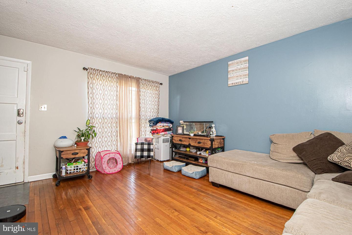 122 W 9TH ST, FRONT ROYAL, Virginia 22630, 3 Bedrooms Bedrooms, ,1 BathroomBathrooms,Residential,For sale,122 W 9TH ST,VAWR2010762 MLS # VAWR2010762