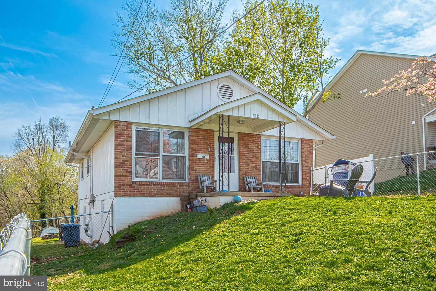 122 W 9TH ST, FRONT ROYAL, Virginia 22630, 3 Bedrooms Bedrooms, ,1 BathroomBathrooms,Residential,For sale,122 W 9TH ST,VAWR2010762 MLS # VAWR2010762