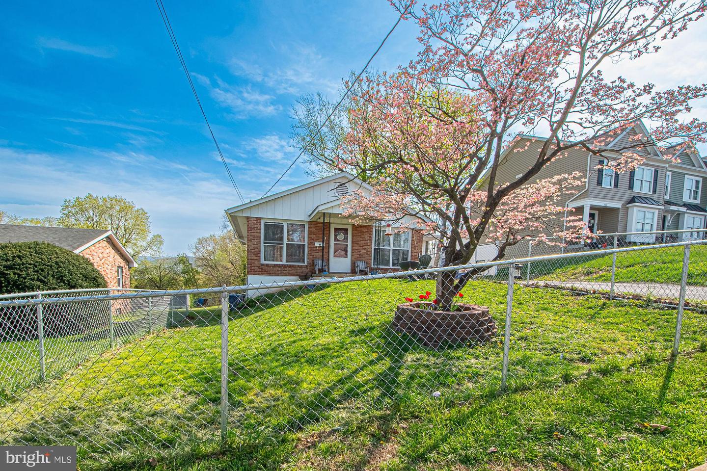 122 W 9TH ST, FRONT ROYAL, Virginia 22630, 3 Bedrooms Bedrooms, ,1 BathroomBathrooms,Residential,For sale,122 W 9TH ST,VAWR2010762 MLS # VAWR2010762