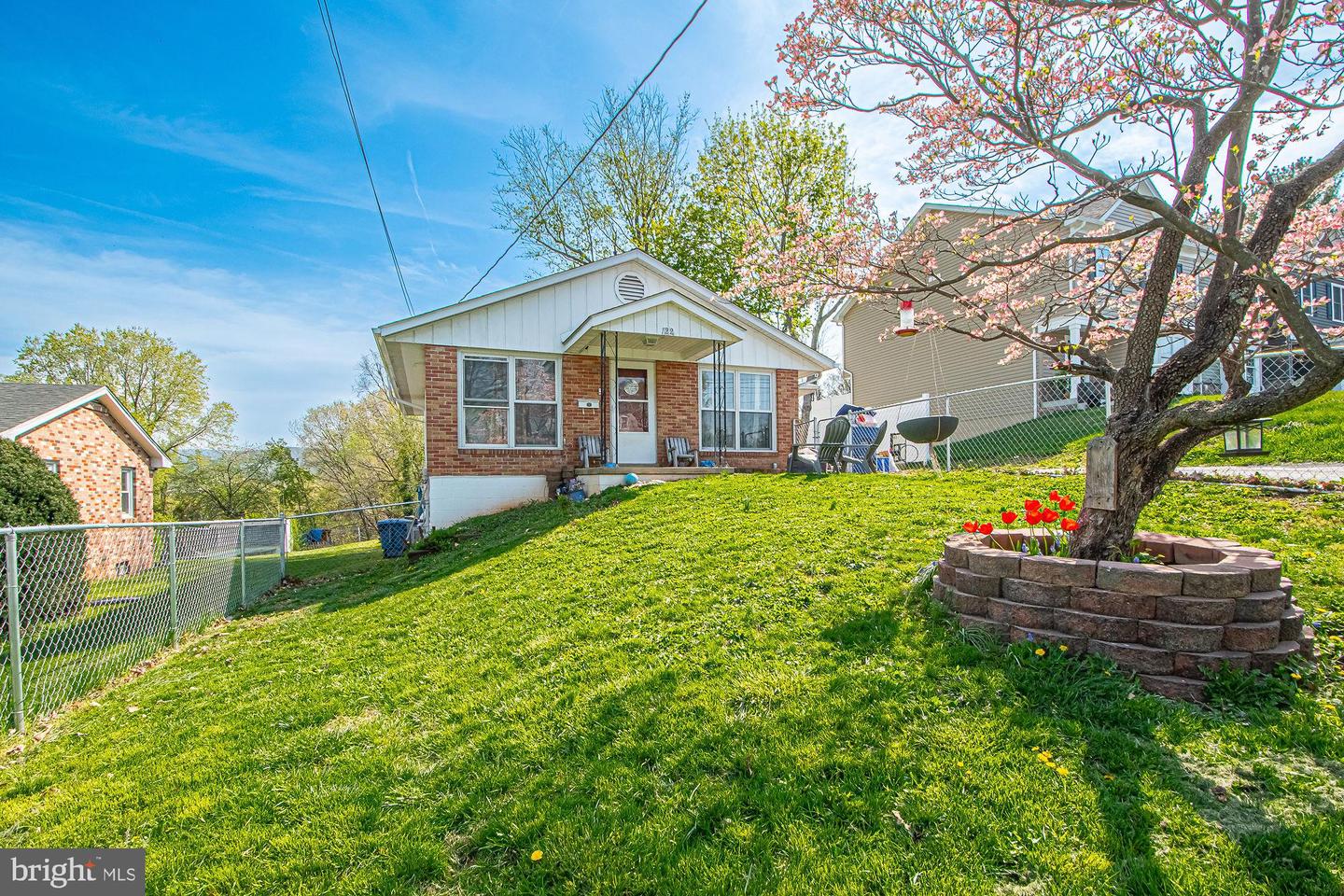 122 W 9TH ST, FRONT ROYAL, Virginia 22630, 3 Bedrooms Bedrooms, ,1 BathroomBathrooms,Residential,For sale,122 W 9TH ST,VAWR2010762 MLS # VAWR2010762