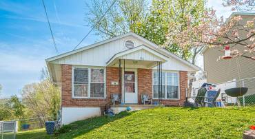 122 W 9TH ST, FRONT ROYAL, Virginia 22630, 3 Bedrooms Bedrooms, ,1 BathroomBathrooms,Residential,For sale,122 W 9TH ST,VAWR2010762 MLS # VAWR2010762