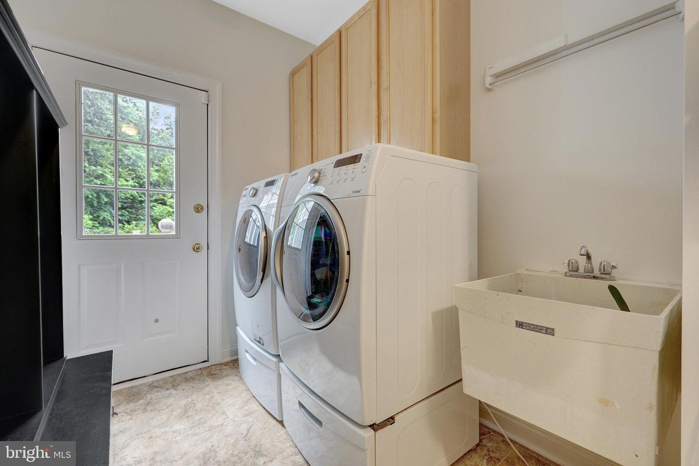 1011 PRESERVE CT, GREAT FALLS, Virginia 22066, 5 Bedrooms Bedrooms, ,5 BathroomsBathrooms,Residential,For sale,1011 PRESERVE CT,VAFX2234180 MLS # VAFX2234180