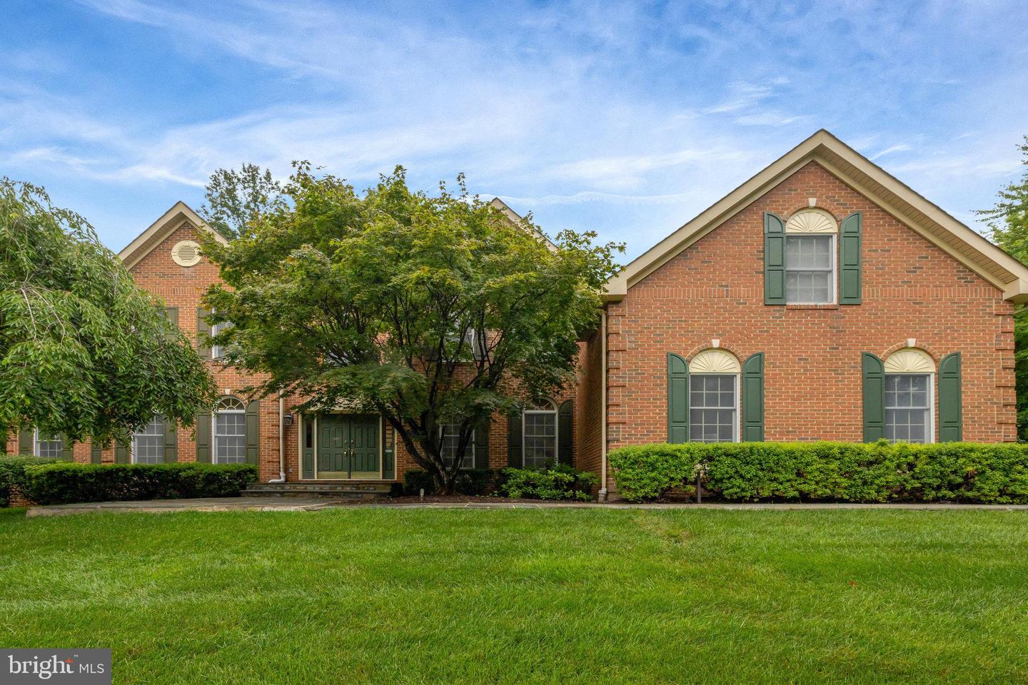 1011 PRESERVE CT, GREAT FALLS, Virginia 22066, 5 Bedrooms Bedrooms, ,5 BathroomsBathrooms,Residential,For sale,1011 PRESERVE CT,VAFX2234180 MLS # VAFX2234180