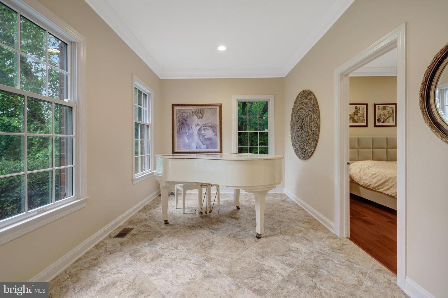 1011 PRESERVE CT, GREAT FALLS, Virginia 22066, 5 Bedrooms Bedrooms, ,5 BathroomsBathrooms,Residential,For sale,1011 PRESERVE CT,VAFX2234180 MLS # VAFX2234180