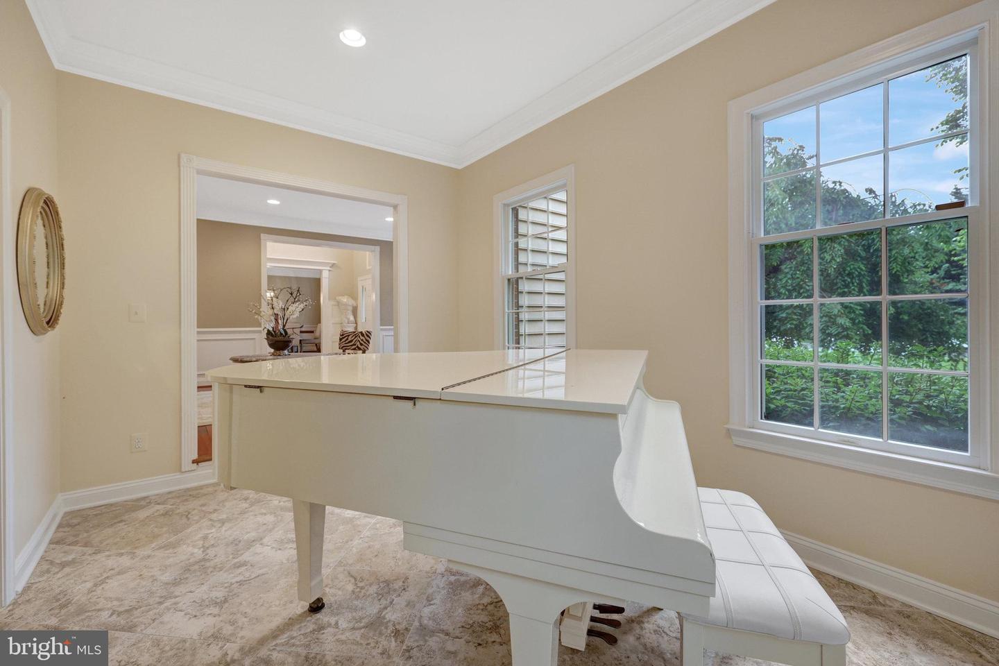 1011 PRESERVE CT, GREAT FALLS, Virginia 22066, 5 Bedrooms Bedrooms, ,5 BathroomsBathrooms,Residential,For sale,1011 PRESERVE CT,VAFX2234180 MLS # VAFX2234180