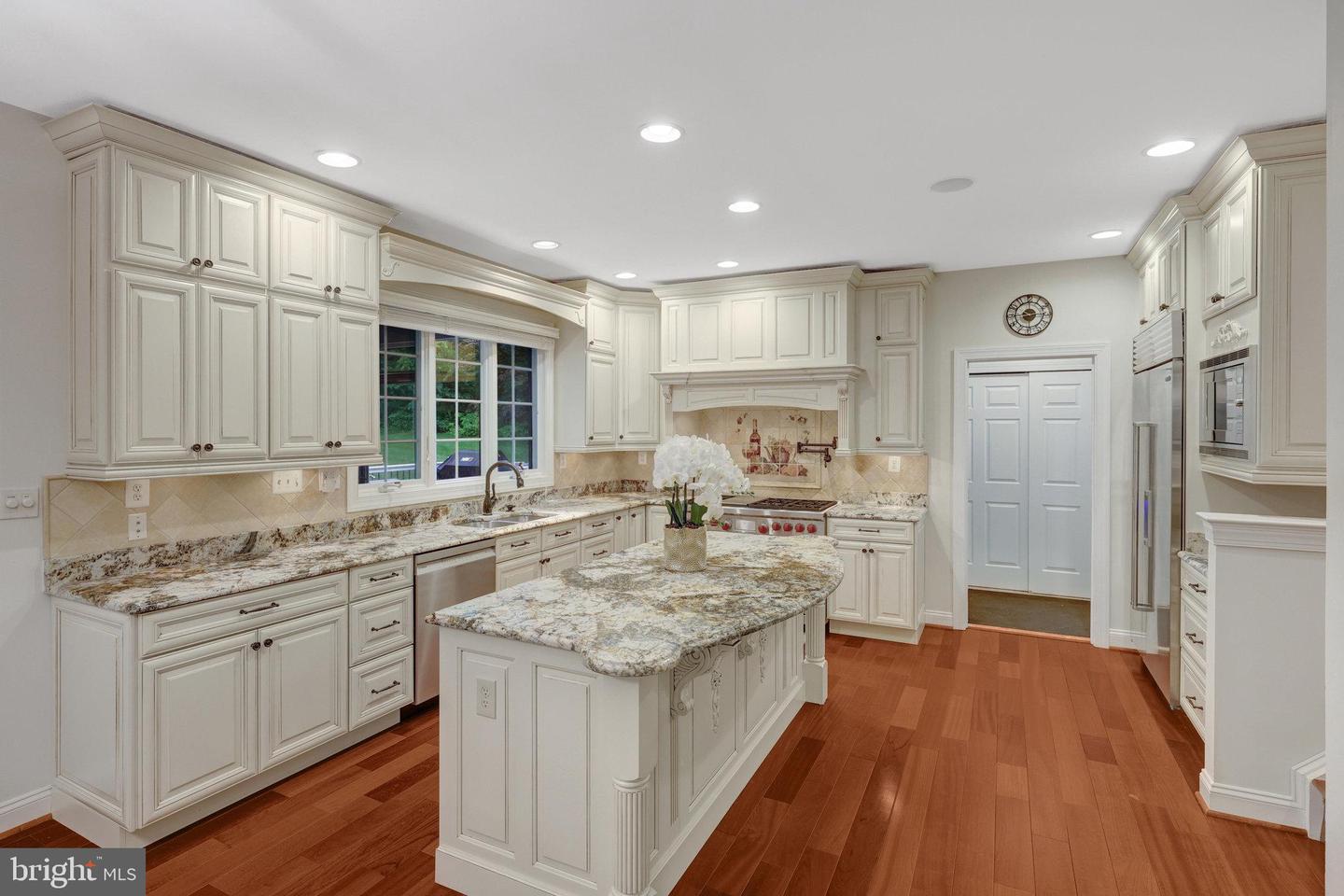 1011 PRESERVE CT, GREAT FALLS, Virginia 22066, 5 Bedrooms Bedrooms, ,5 BathroomsBathrooms,Residential,For sale,1011 PRESERVE CT,VAFX2234180 MLS # VAFX2234180