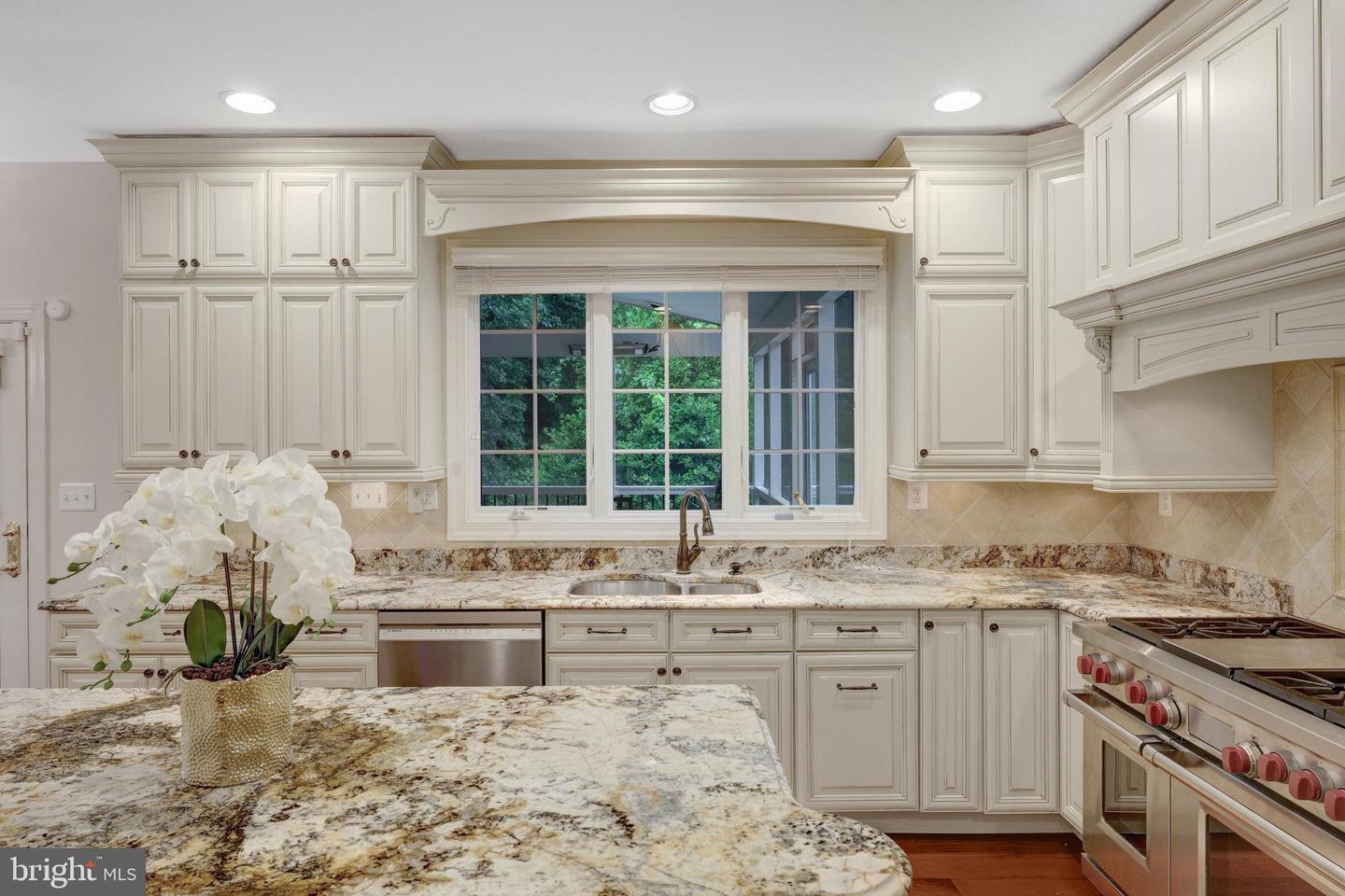 1011 PRESERVE CT, GREAT FALLS, Virginia 22066, 5 Bedrooms Bedrooms, ,5 BathroomsBathrooms,Residential,For sale,1011 PRESERVE CT,VAFX2234180 MLS # VAFX2234180