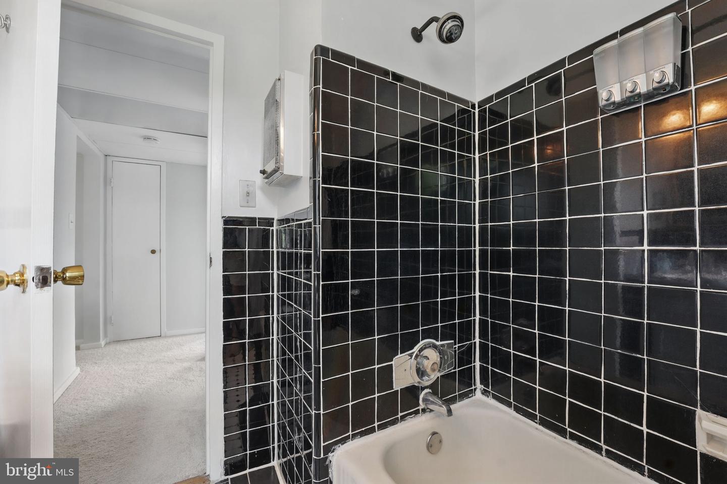 6618 BOULEVARD VW #C1, ALEXANDRIA, Virginia 22307, 2 Bedrooms Bedrooms, ,1 BathroomBathrooms,Residential,For sale,6618 BOULEVARD VW #C1,VAFX2237830 MLS # VAFX2237830