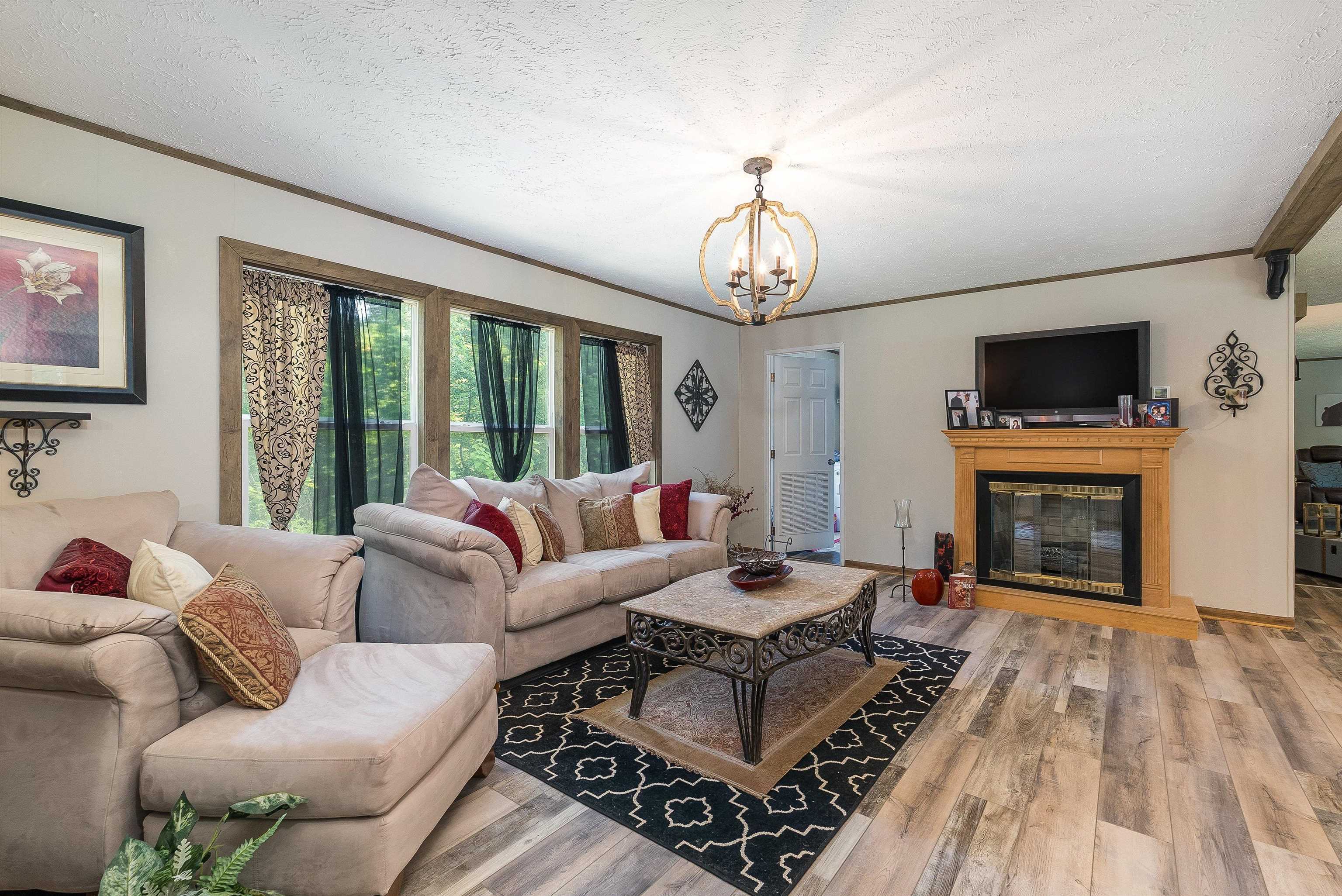 2749 E LEE HWY, NEW MARKET, Virginia 22844, 4 Bedrooms Bedrooms, ,2 BathroomsBathrooms,Residential,2749 E LEE HWY,665884 MLS # 665884