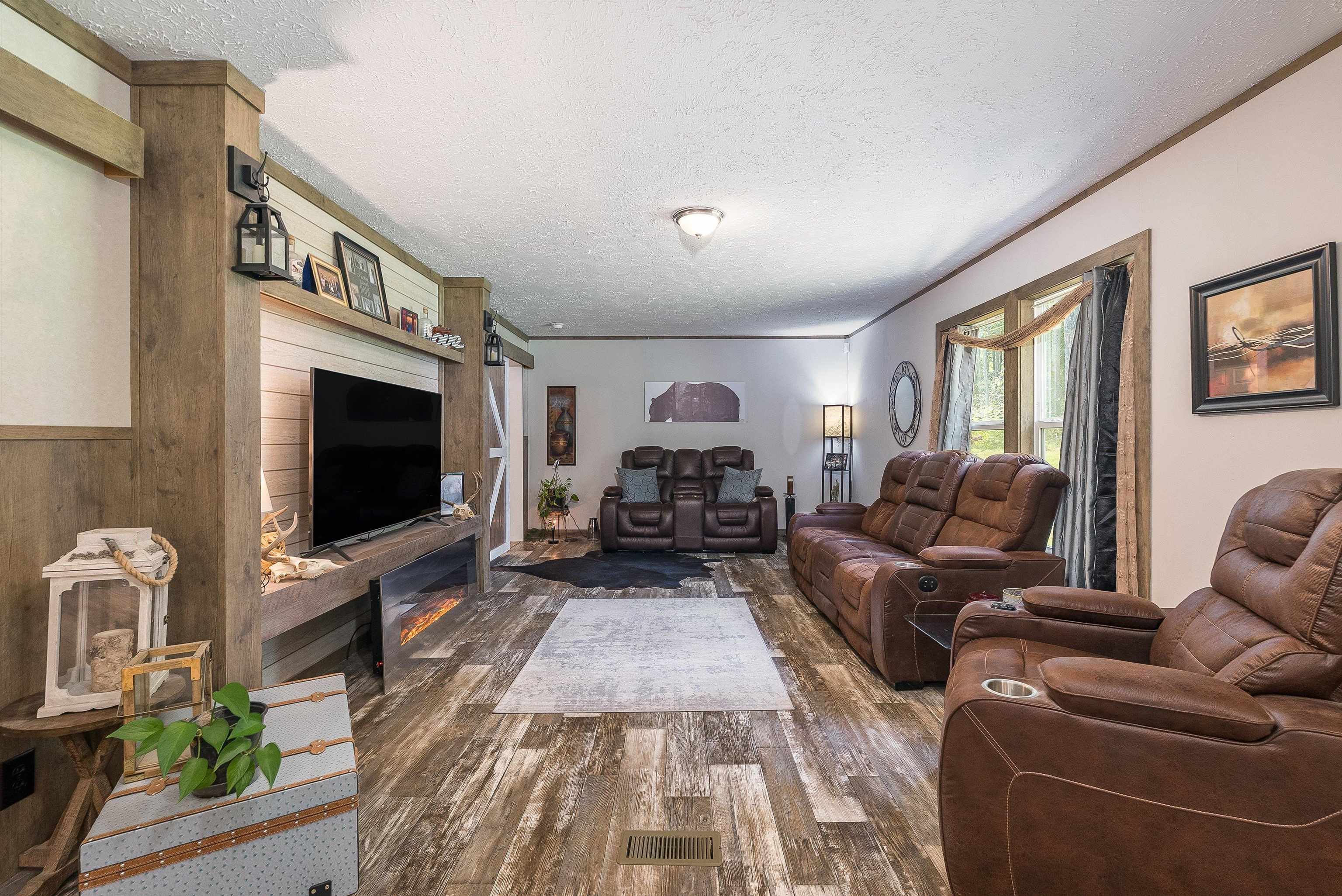 2749 E LEE HWY, NEW MARKET, Virginia 22844, 4 Bedrooms Bedrooms, ,2 BathroomsBathrooms,Residential,2749 E LEE HWY,665884 MLS # 665884