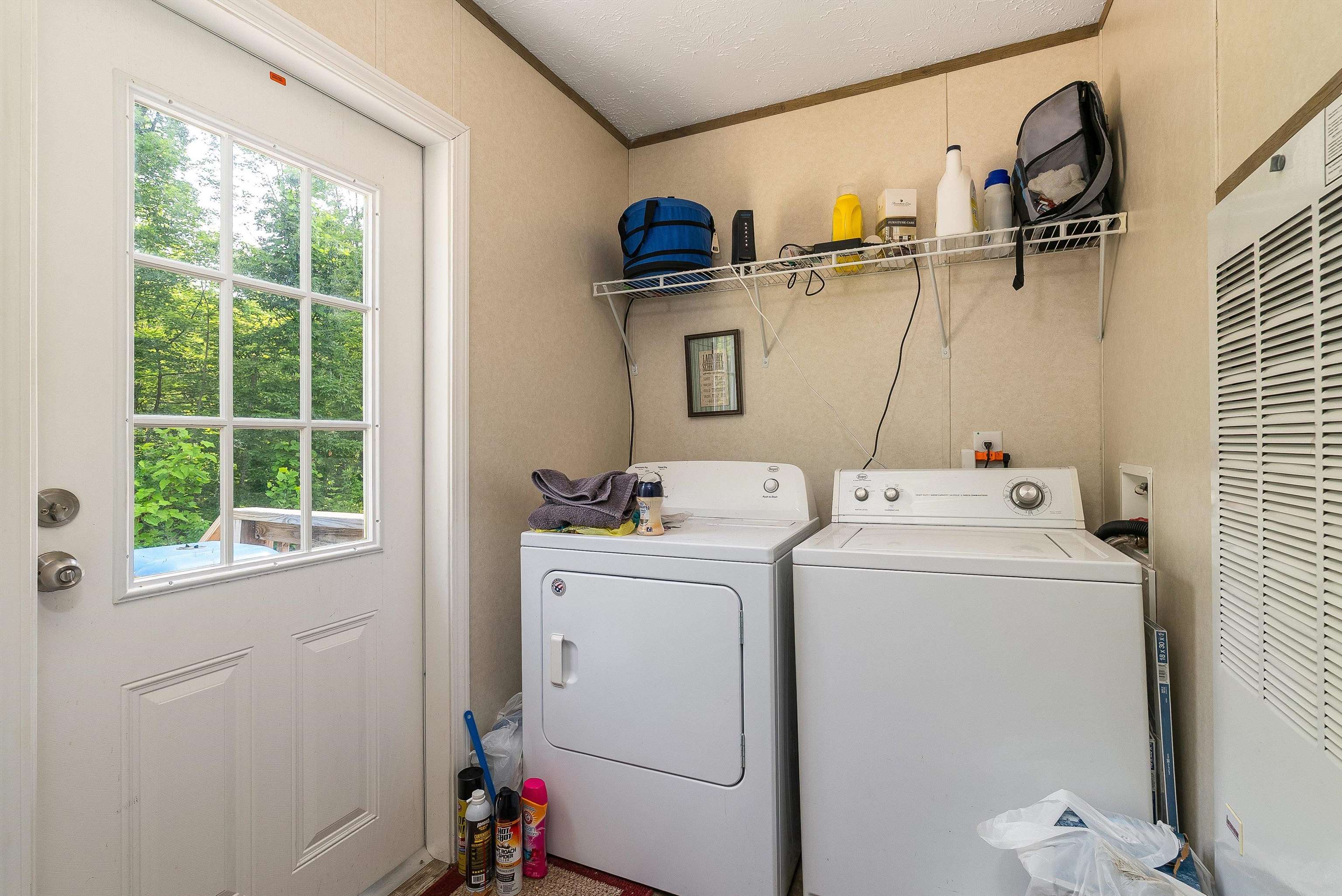 2749 E LEE HWY, NEW MARKET, Virginia 22844, 4 Bedrooms Bedrooms, ,2 BathroomsBathrooms,Residential,2749 E LEE HWY,665884 MLS # 665884