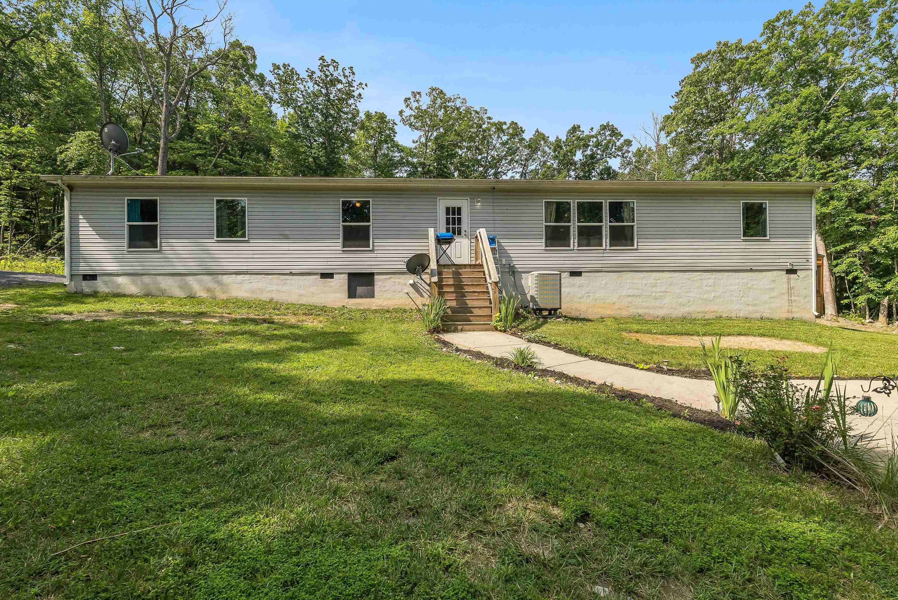 2749 E LEE HWY, NEW MARKET, Virginia 22844, 4 Bedrooms Bedrooms, ,2 BathroomsBathrooms,Residential,2749 E LEE HWY,665884 MLS # 665884
