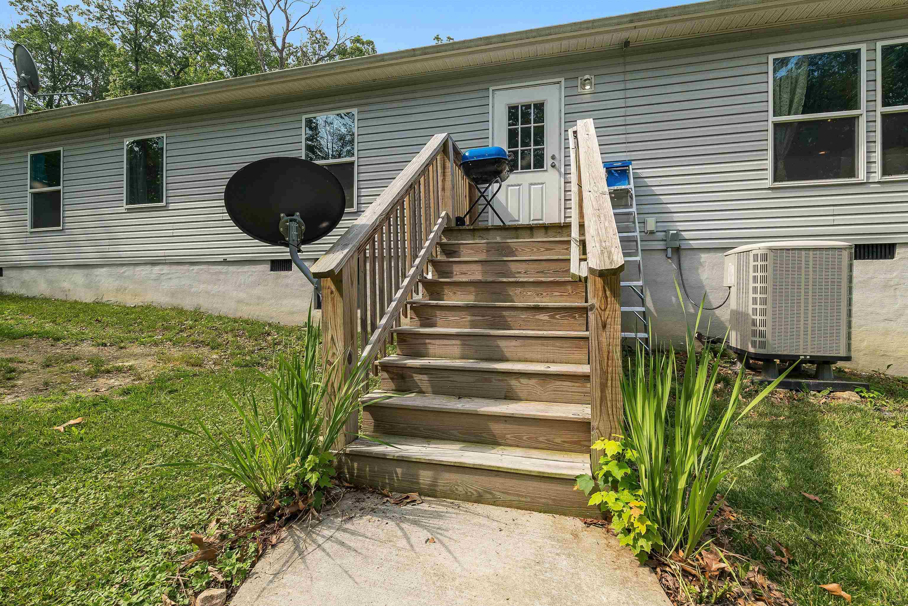 2749 E LEE HWY, NEW MARKET, Virginia 22844, 4 Bedrooms Bedrooms, ,2 BathroomsBathrooms,Residential,2749 E LEE HWY,665884 MLS # 665884