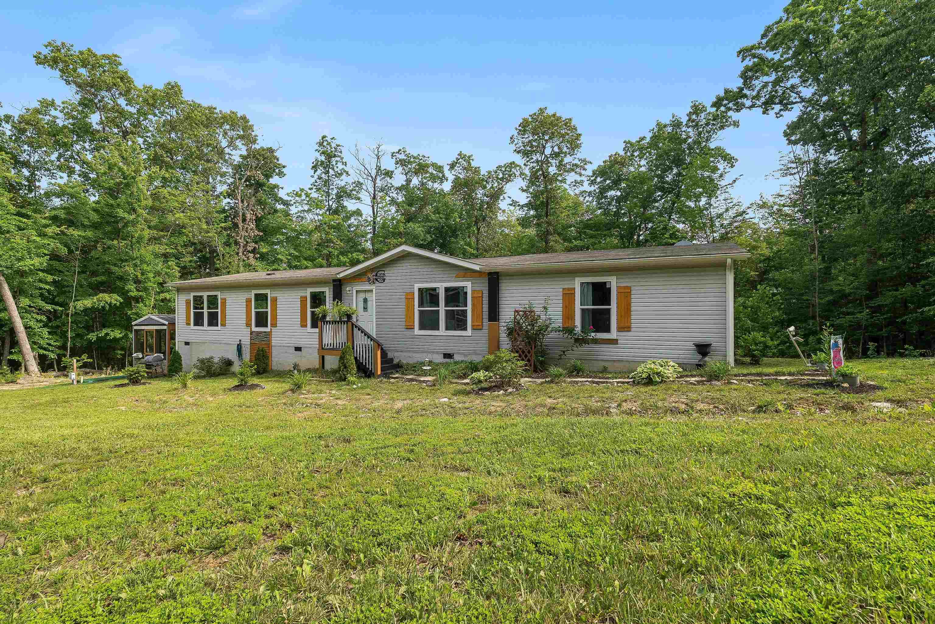 2749 E LEE HWY, NEW MARKET, Virginia 22844, 4 Bedrooms Bedrooms, ,2 BathroomsBathrooms,Residential,2749 E LEE HWY,665884 MLS # 665884