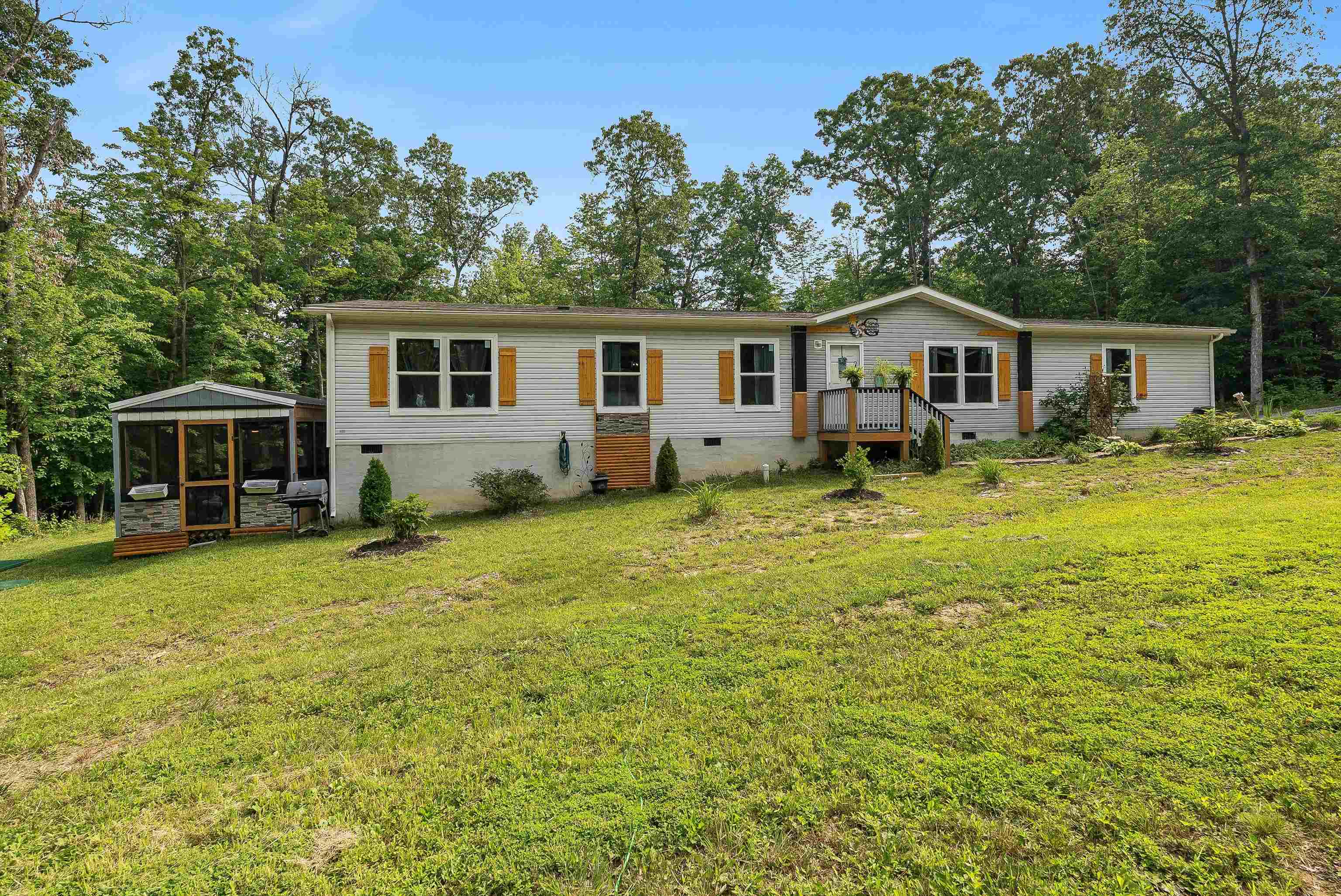 2749 E LEE HWY, NEW MARKET, Virginia 22844, 4 Bedrooms Bedrooms, ,2 BathroomsBathrooms,Residential,2749 E LEE HWY,665884 MLS # 665884