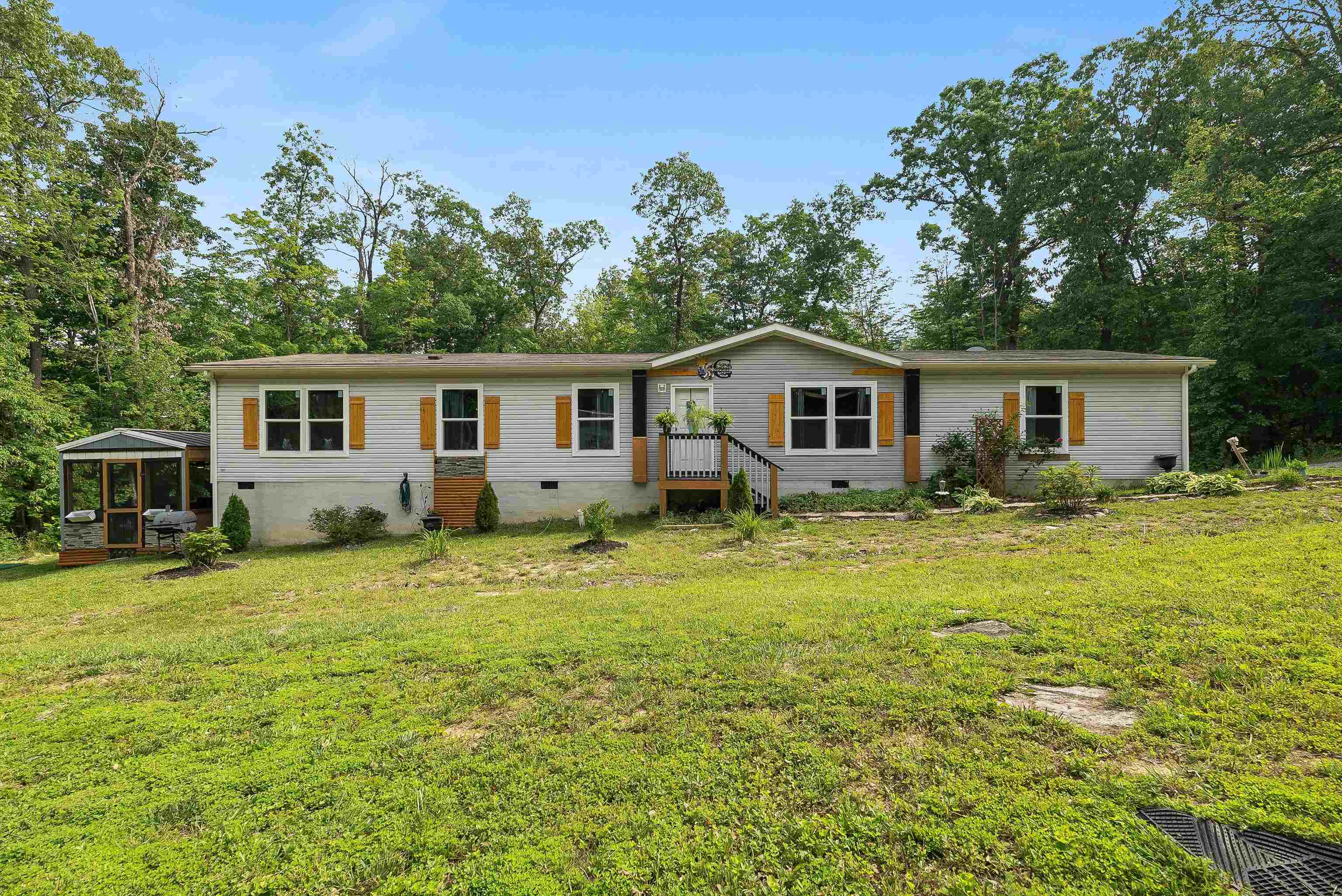 2749 E LEE HWY, NEW MARKET, Virginia 22844, 4 Bedrooms Bedrooms, ,2 BathroomsBathrooms,Residential,2749 E LEE HWY,665884 MLS # 665884