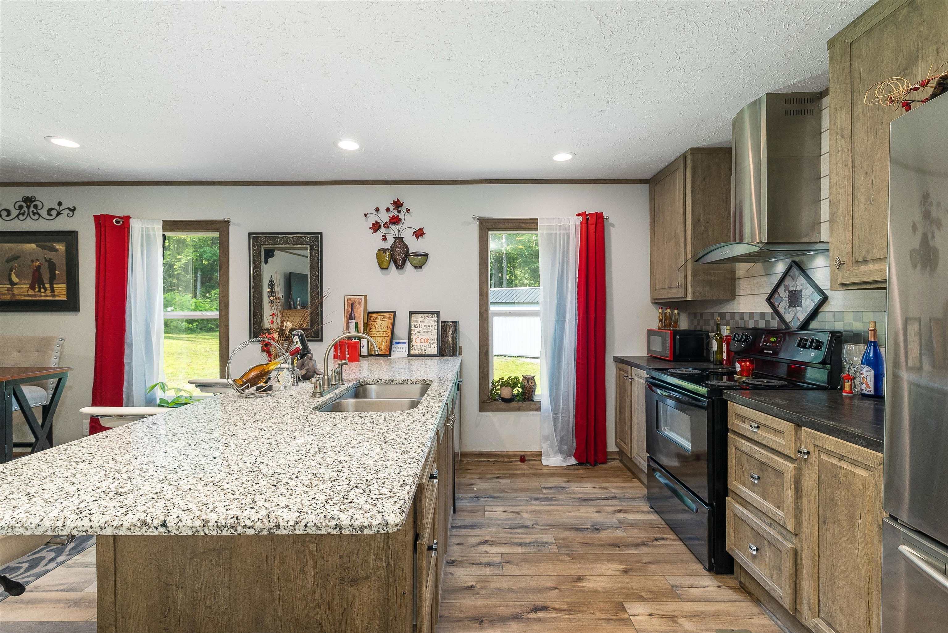 2749 E LEE HWY, NEW MARKET, Virginia 22844, 4 Bedrooms Bedrooms, ,2 BathroomsBathrooms,Residential,2749 E LEE HWY,665884 MLS # 665884