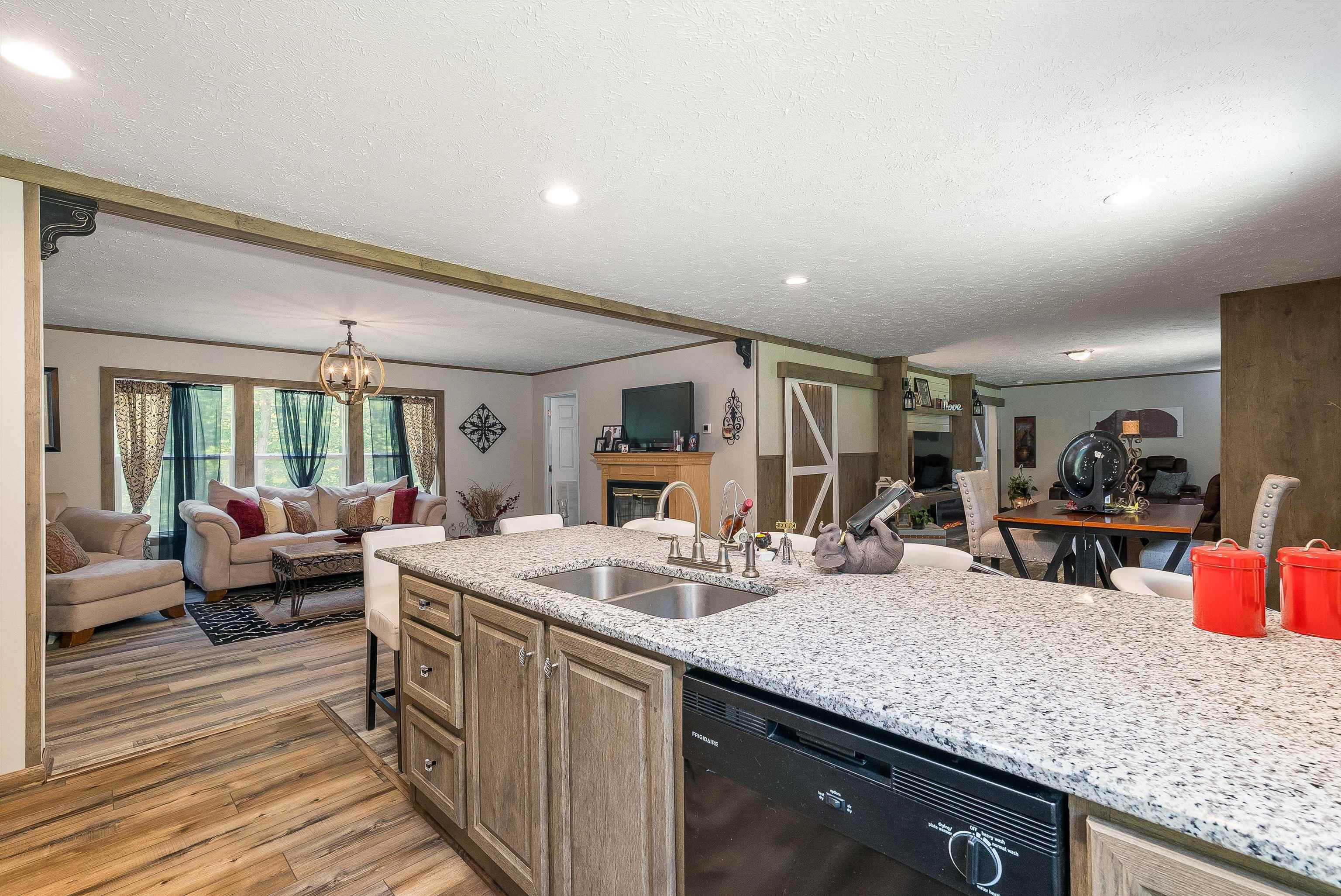 2749 E LEE HWY, NEW MARKET, Virginia 22844, 4 Bedrooms Bedrooms, ,2 BathroomsBathrooms,Residential,2749 E LEE HWY,665884 MLS # 665884