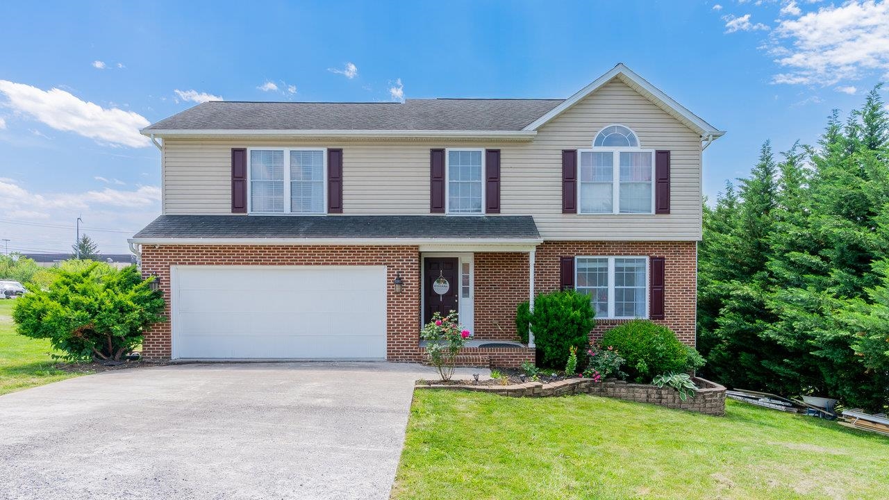 1411 SHENSTONE DR, HARRISONBURG, Virginia 22802, 4 Bedrooms Bedrooms, ,3 BathroomsBathrooms,Residential,1411 SHENSTONE DR,665893 MLS # 665893