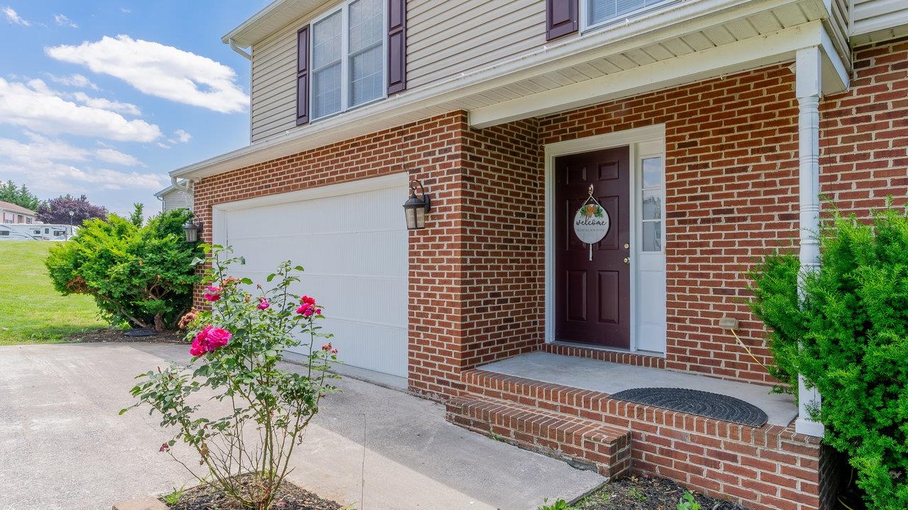 1411 SHENSTONE DR, HARRISONBURG, Virginia 22802, 4 Bedrooms Bedrooms, ,3 BathroomsBathrooms,Residential,1411 SHENSTONE DR,665893 MLS # 665893