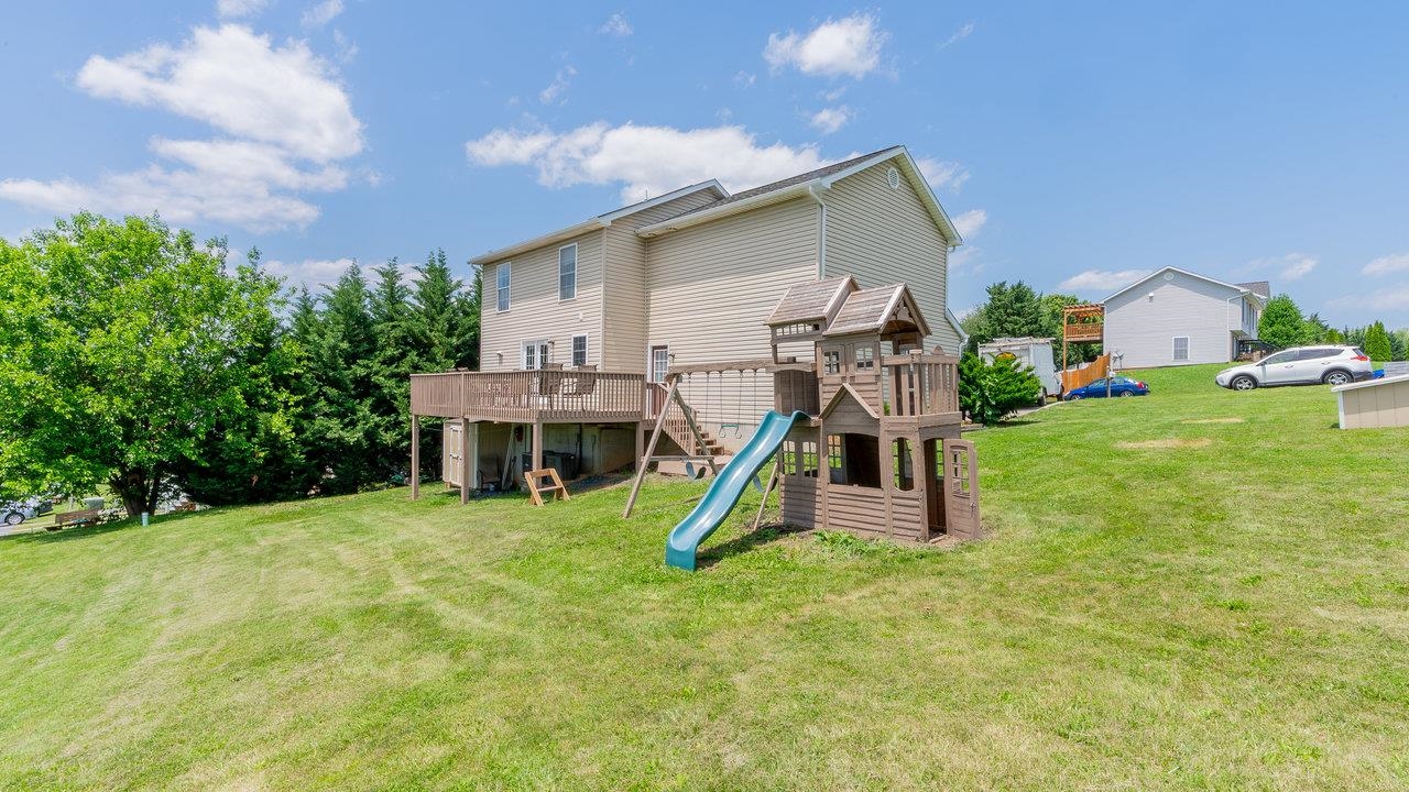 1411 SHENSTONE DR, HARRISONBURG, Virginia 22802, 4 Bedrooms Bedrooms, ,3 BathroomsBathrooms,Residential,1411 SHENSTONE DR,665893 MLS # 665893