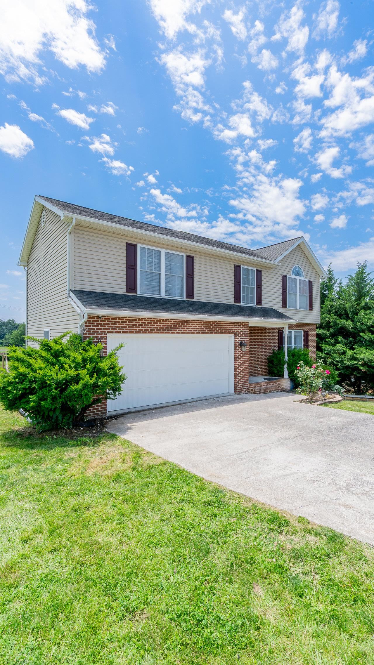 1411 SHENSTONE DR, HARRISONBURG, Virginia 22802, 4 Bedrooms Bedrooms, ,3 BathroomsBathrooms,Residential,1411 SHENSTONE DR,665893 MLS # 665893