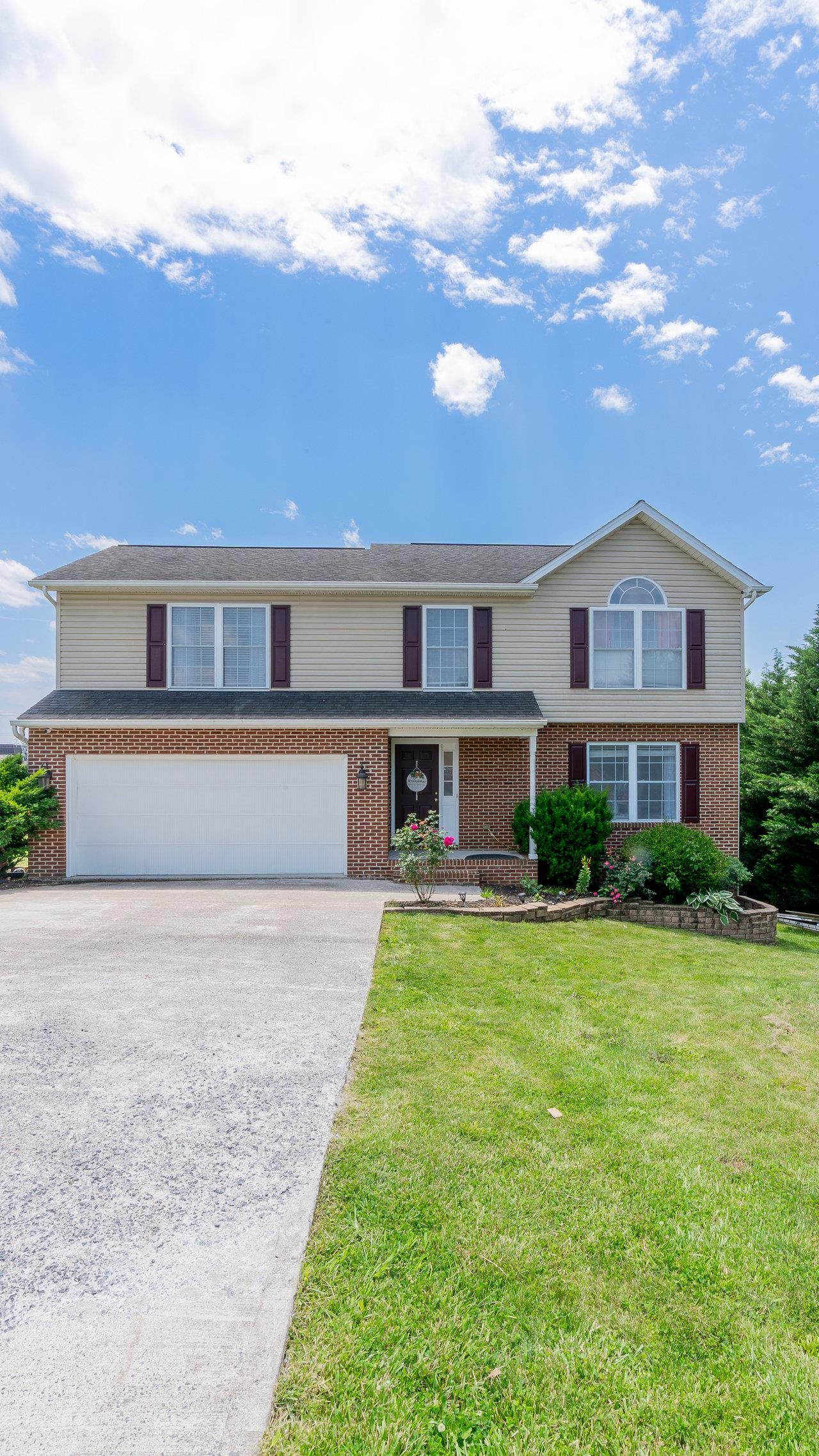 1411 SHENSTONE DR, HARRISONBURG, Virginia 22802, 4 Bedrooms Bedrooms, ,3 BathroomsBathrooms,Residential,1411 SHENSTONE DR,665893 MLS # 665893
