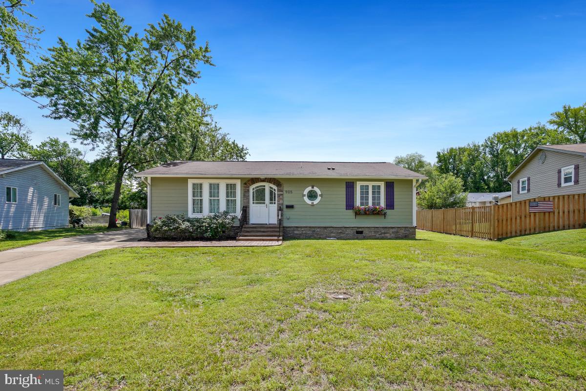 905 BURKE DR, WOODBRIDGE, Virginia 22191, 3 Bedrooms Bedrooms, ,2 BathroomsBathrooms,Residential,For sale,905 BURKE DR,VAPW2094038 MLS # VAPW2094038