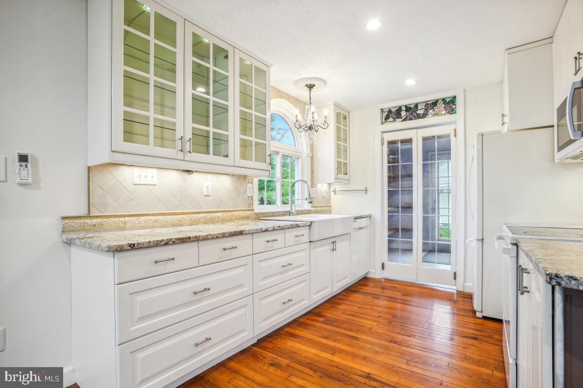 905 BURKE DR, WOODBRIDGE, Virginia 22191, 3 Bedrooms Bedrooms, ,2 BathroomsBathrooms,Residential,For sale,905 BURKE DR,VAPW2094038 MLS # VAPW2094038