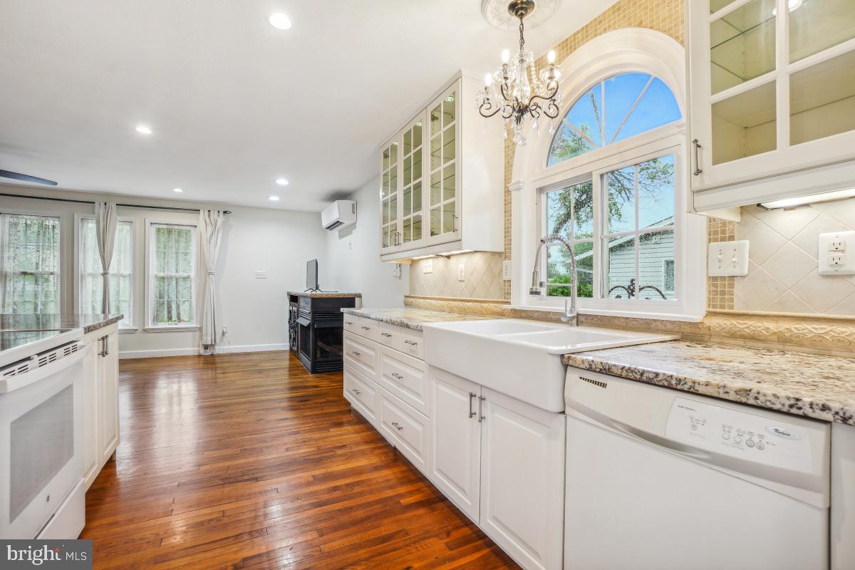 905 BURKE DR, WOODBRIDGE, Virginia 22191, 3 Bedrooms Bedrooms, ,2 BathroomsBathrooms,Residential,For sale,905 BURKE DR,VAPW2094038 MLS # VAPW2094038