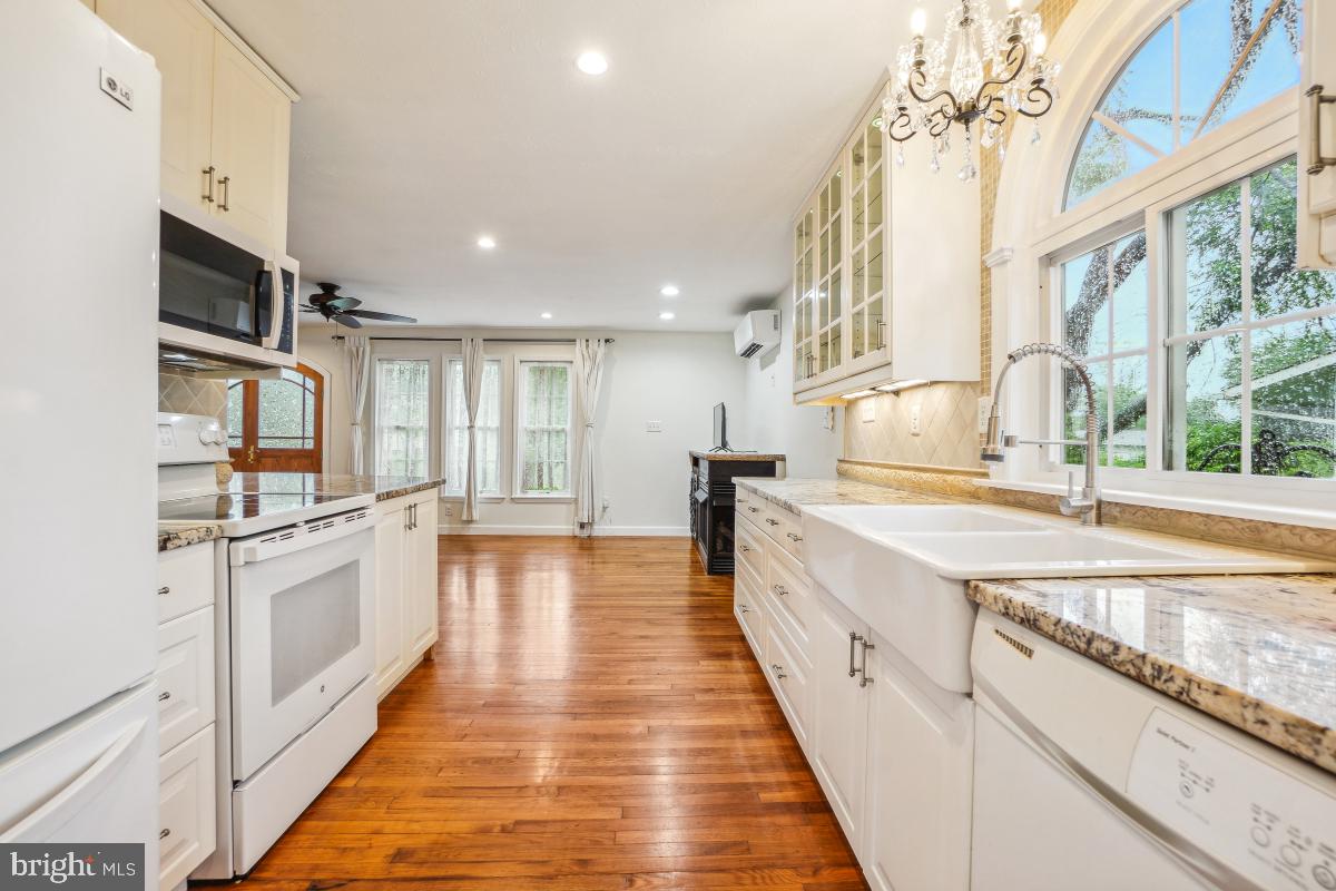 905 BURKE DR, WOODBRIDGE, Virginia 22191, 3 Bedrooms Bedrooms, ,2 BathroomsBathrooms,Residential,For sale,905 BURKE DR,VAPW2094038 MLS # VAPW2094038