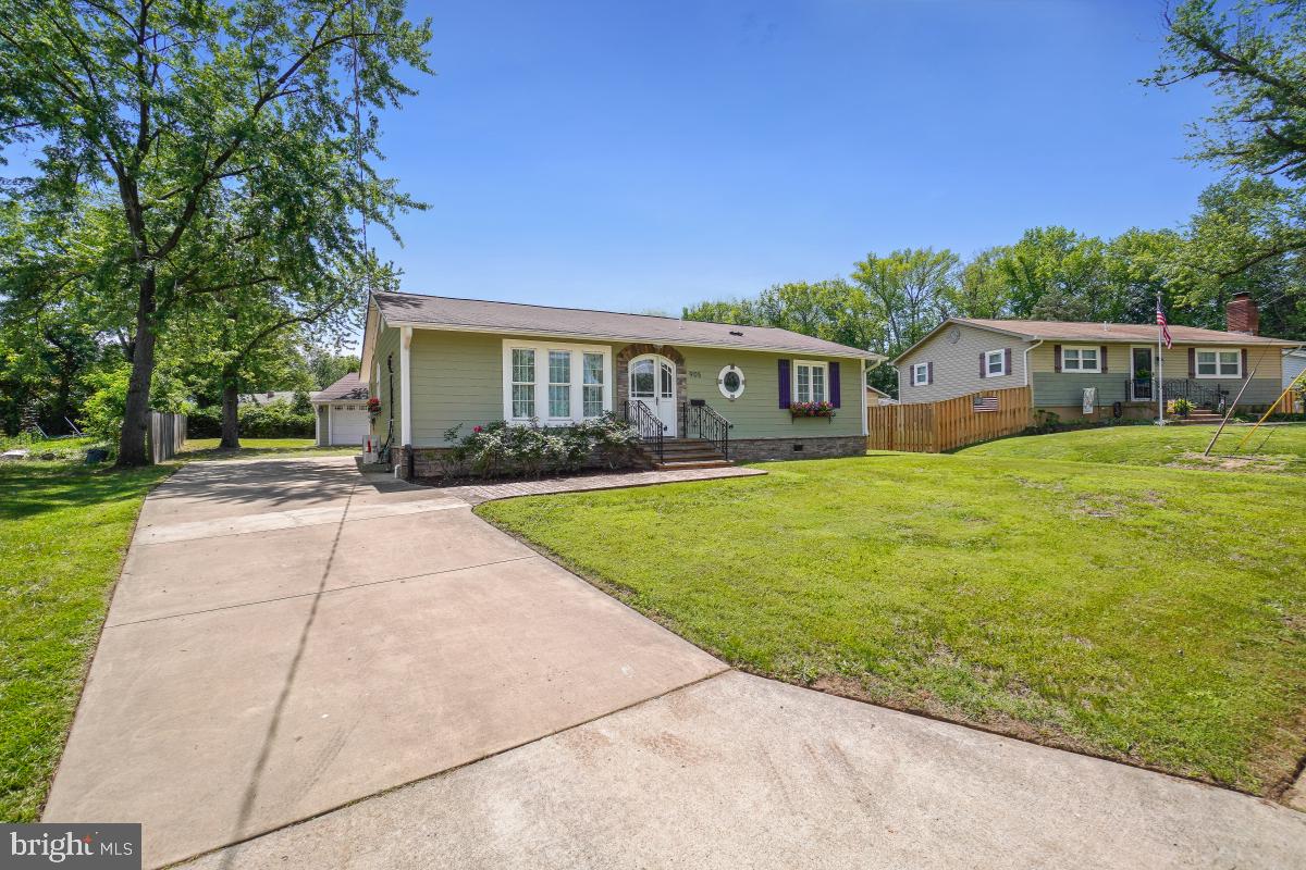 905 BURKE DR, WOODBRIDGE, Virginia 22191, 3 Bedrooms Bedrooms, ,2 BathroomsBathrooms,Residential,For sale,905 BURKE DR,VAPW2094038 MLS # VAPW2094038