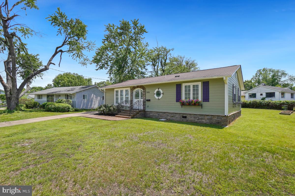 905 BURKE DR, WOODBRIDGE, Virginia 22191, 3 Bedrooms Bedrooms, ,2 BathroomsBathrooms,Residential,For sale,905 BURKE DR,VAPW2094038 MLS # VAPW2094038