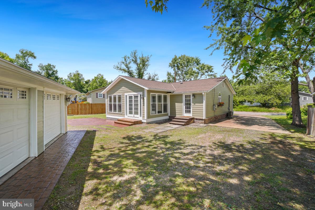 905 BURKE DR, WOODBRIDGE, Virginia 22191, 3 Bedrooms Bedrooms, ,2 BathroomsBathrooms,Residential,For sale,905 BURKE DR,VAPW2094038 MLS # VAPW2094038