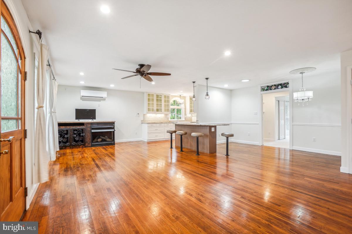 905 BURKE DR, WOODBRIDGE, Virginia 22191, 3 Bedrooms Bedrooms, ,2 BathroomsBathrooms,Residential,For sale,905 BURKE DR,VAPW2094038 MLS # VAPW2094038