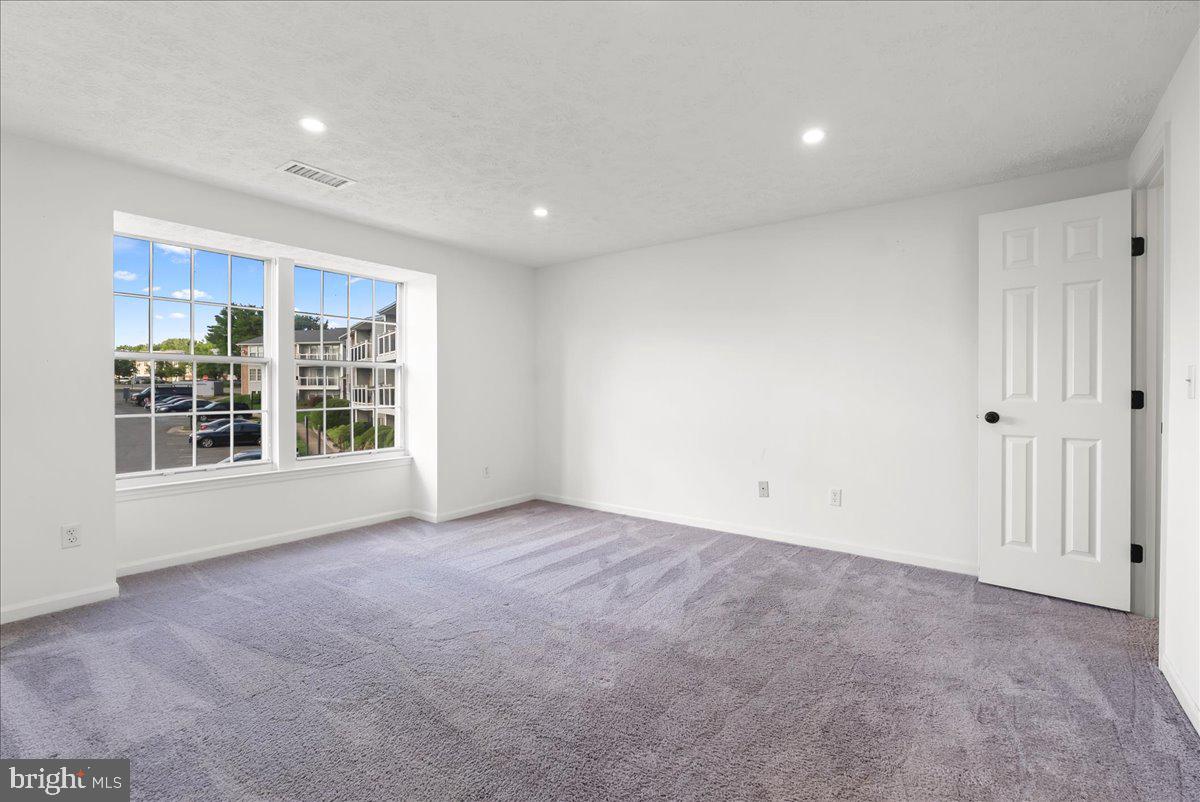 3371 YOST LN #201, DUMFRIES, Virginia 22026, 2 Bedrooms Bedrooms, ,2 BathroomsBathrooms,Residential,For sale,3371 YOST LN #201,VAPW2094400 MLS # VAPW2094400