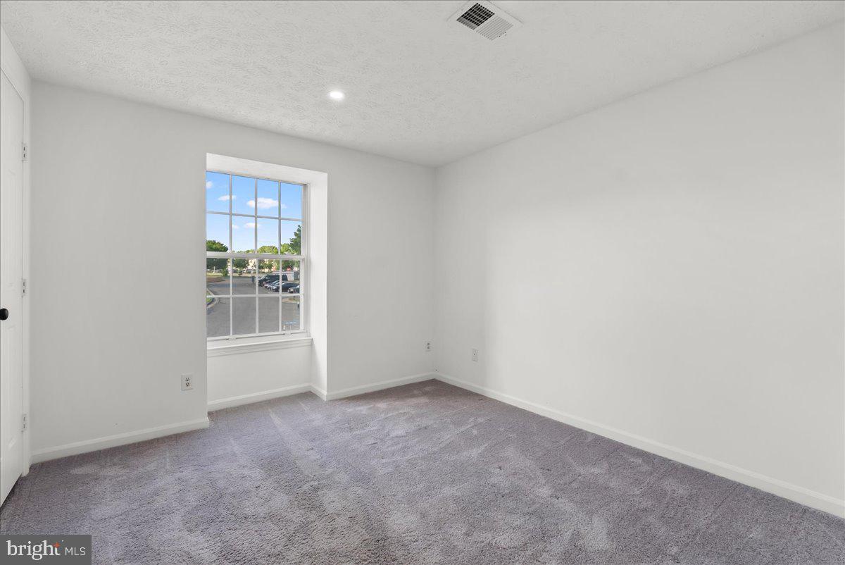 3371 YOST LN #201, DUMFRIES, Virginia 22026, 2 Bedrooms Bedrooms, ,2 BathroomsBathrooms,Residential,For sale,3371 YOST LN #201,VAPW2094400 MLS # VAPW2094400