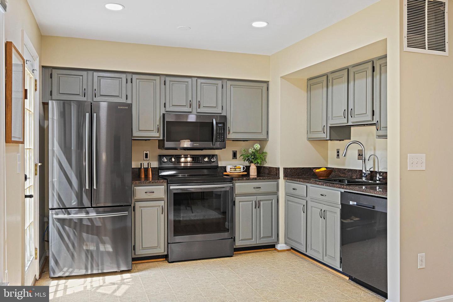 1205 BOND ST, HERNDON, Virginia 20170, 3 Bedrooms Bedrooms, ,2 BathroomsBathrooms,Residential,For sale,1205 BOND ST,VAFX2241950 MLS # VAFX2241950